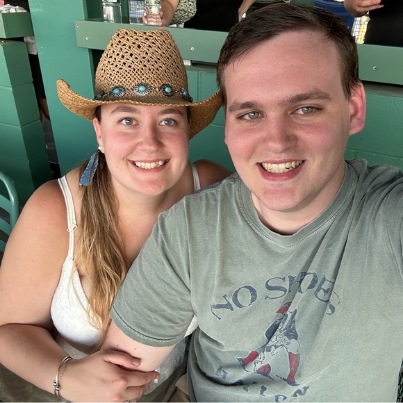 Aurora & Noah on the COUPLES CLOSEST TRAIN! - Picture 3 of 4